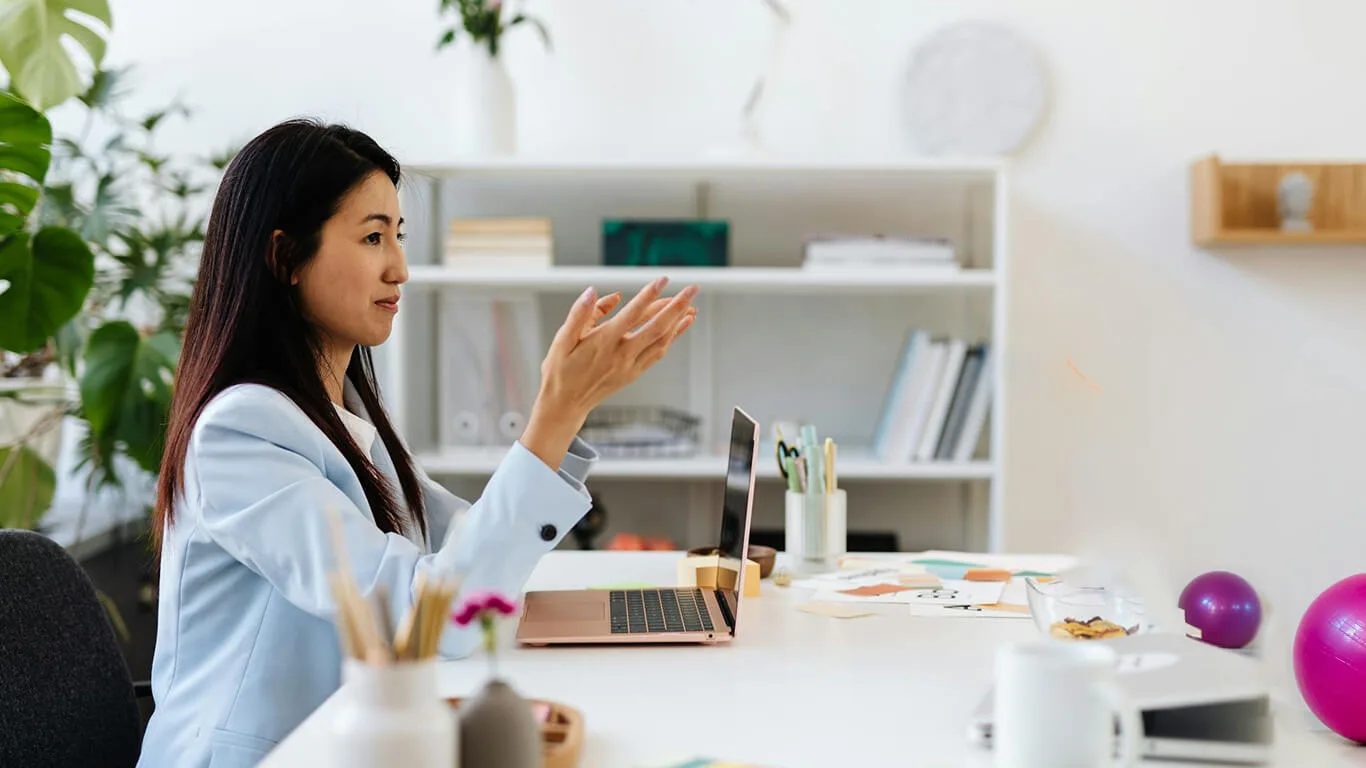 image shows woman explaining benefits of intelligent content