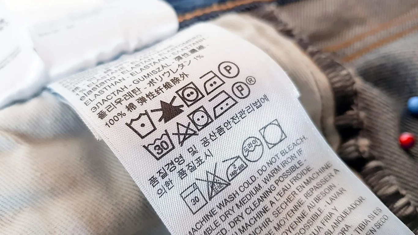 image shows a laundry instruction tag