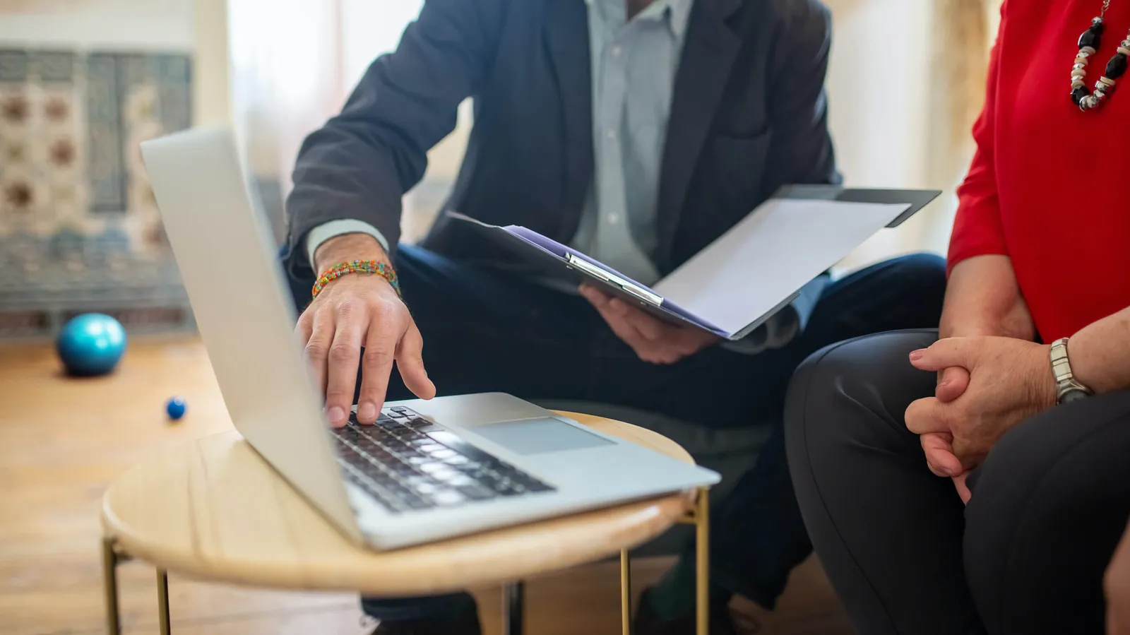 Efficient Insurance Documentation: Benefits of CCMS in Policy Management